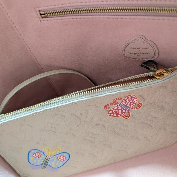 XL FASHION Tote in a Gorgeous and Stunning Cream Genuine Leather with POUCH! - Picture 6 of 14